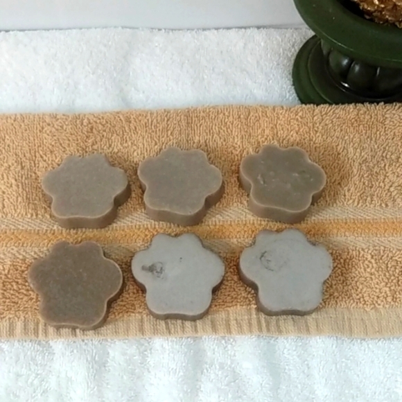 HANDCRAFTED OATMEAL  SANDALWOOD ARTISAN DOG BATH SOAP BARS 6 PIECE SET NWT - Picture 4 of 5